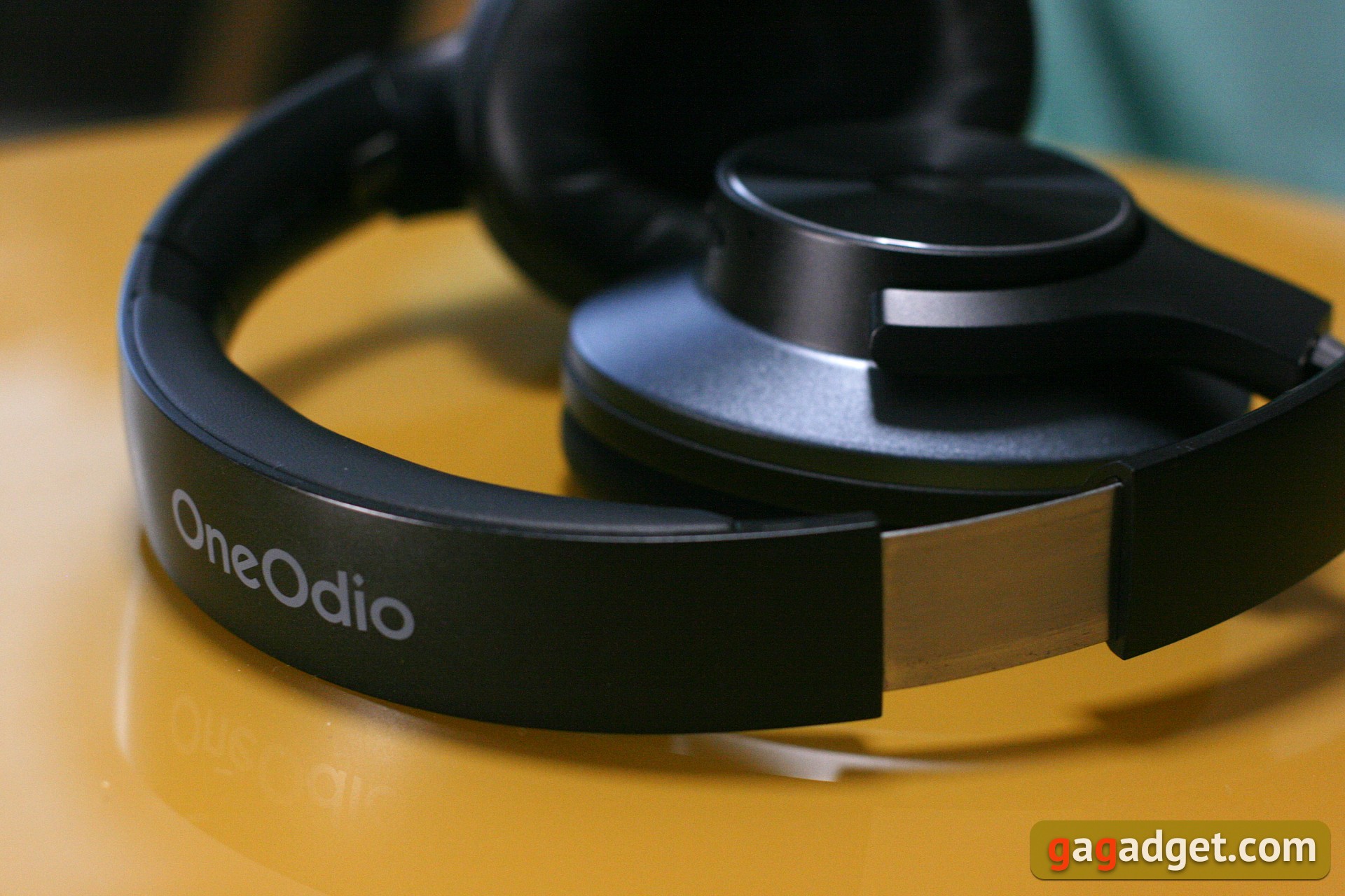 Le maître du son transparent : les écouteurs fermés OneOdio A10 Hybrid Noise Cancelling-5