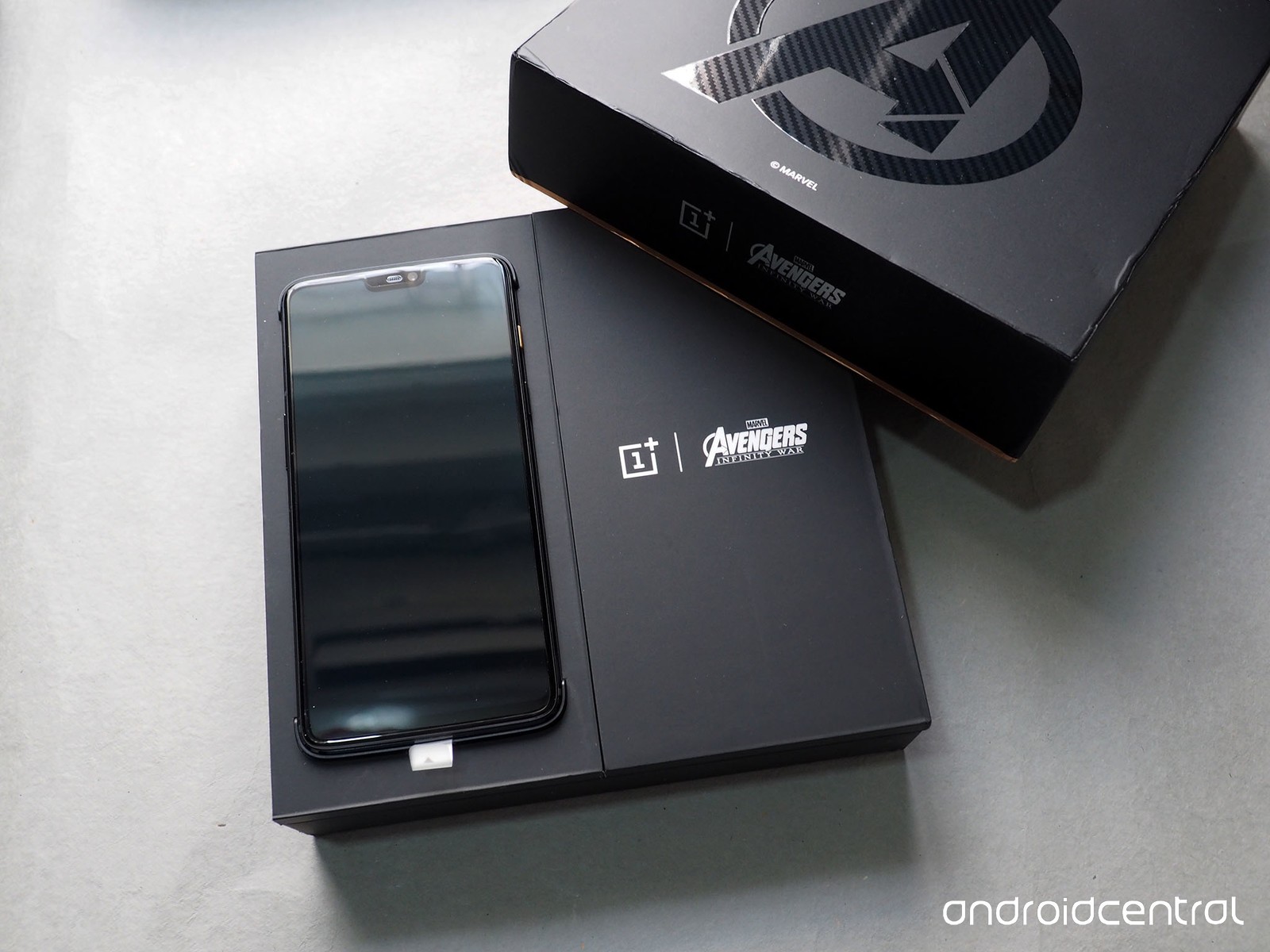 oneplus-6-avengers-unboxing-5.jpg