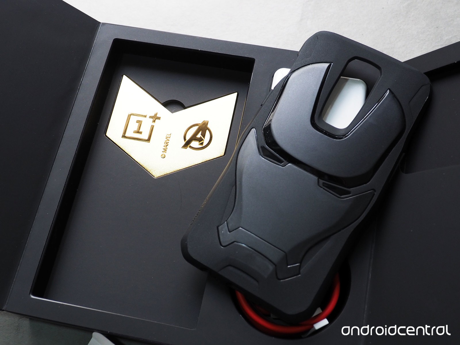 oneplus-6-avengers-unboxing-8.jpg