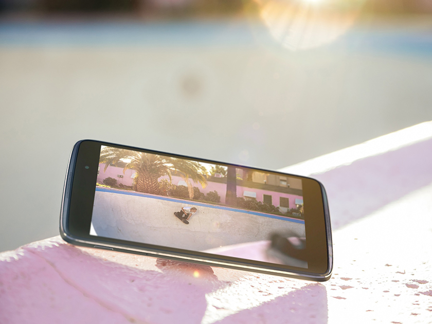 MWC 2015: Alcatel представила двухсторонние OneTouch Idol 3 4.7 и 5.5 с акустикой JBL-4