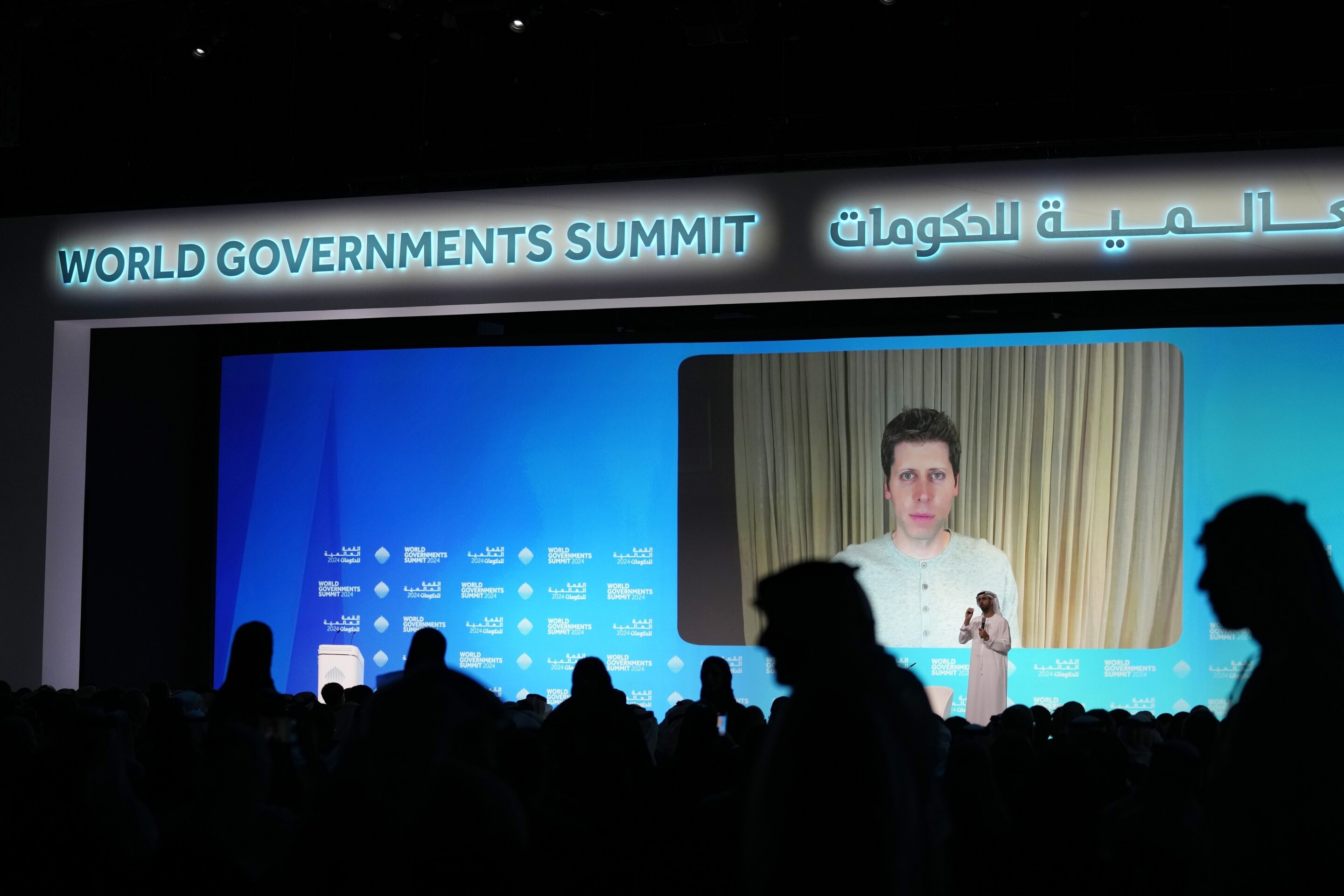 Le directeur de l'OpenAI a mis en garde contre les dangers des "préjugés sociétaux" dans l'adoption de l'IA.
