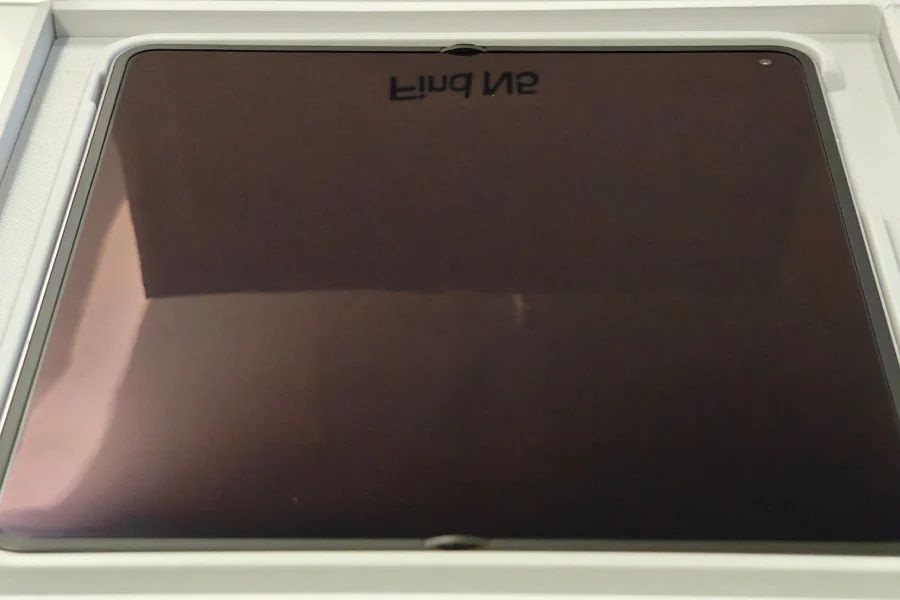 Second image of the Oppo Find N5's internal display
