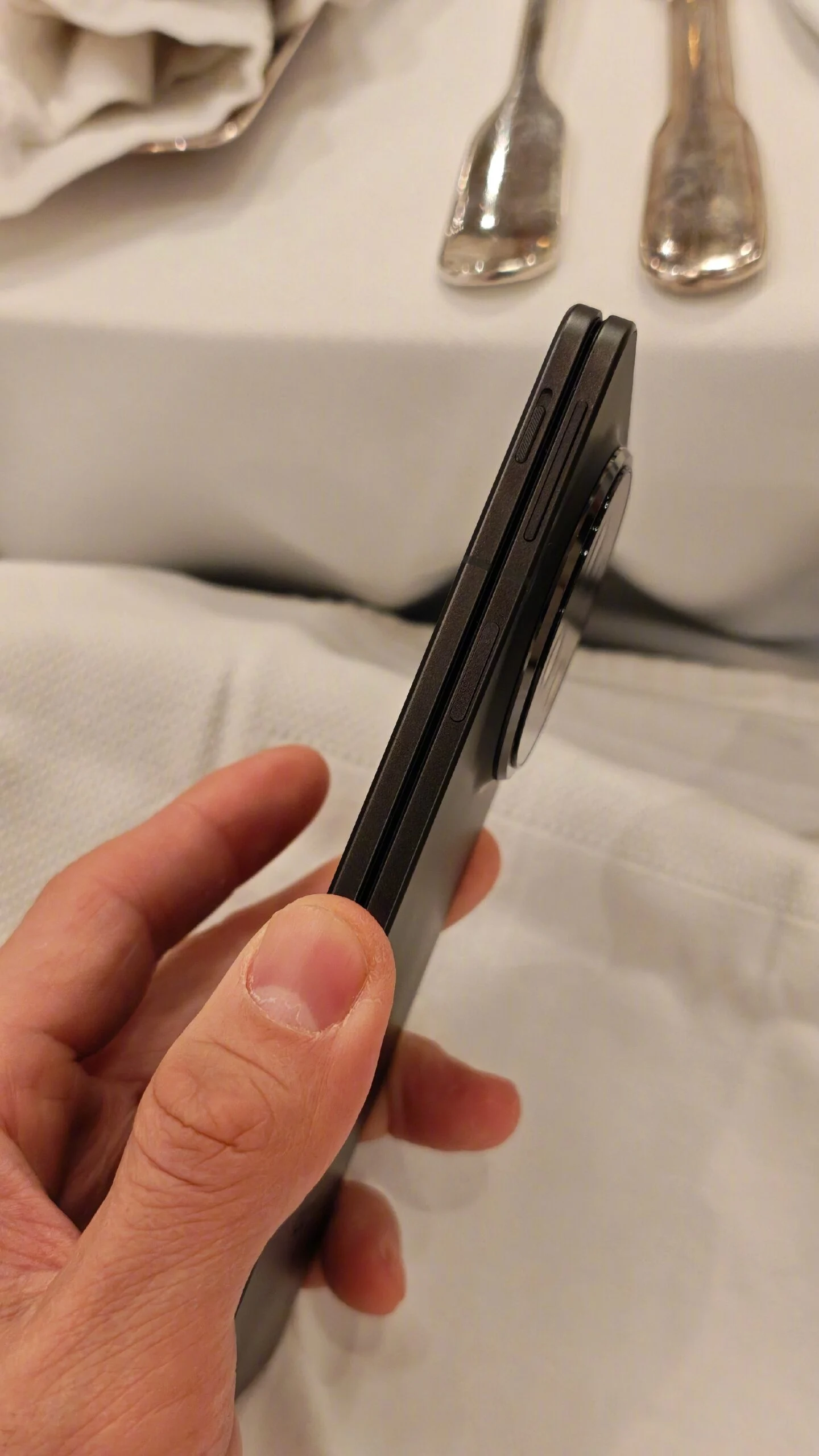 Oppo Find N5: зображення з передньою панеллю