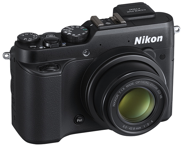 Nikon Coolpix P7800 — серьёзный компакт с электронным видоискателем