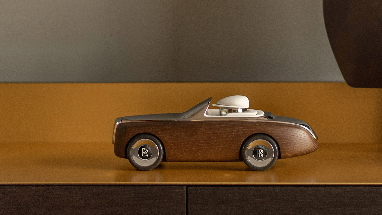 Assembled Rolls-Royce Cameo model