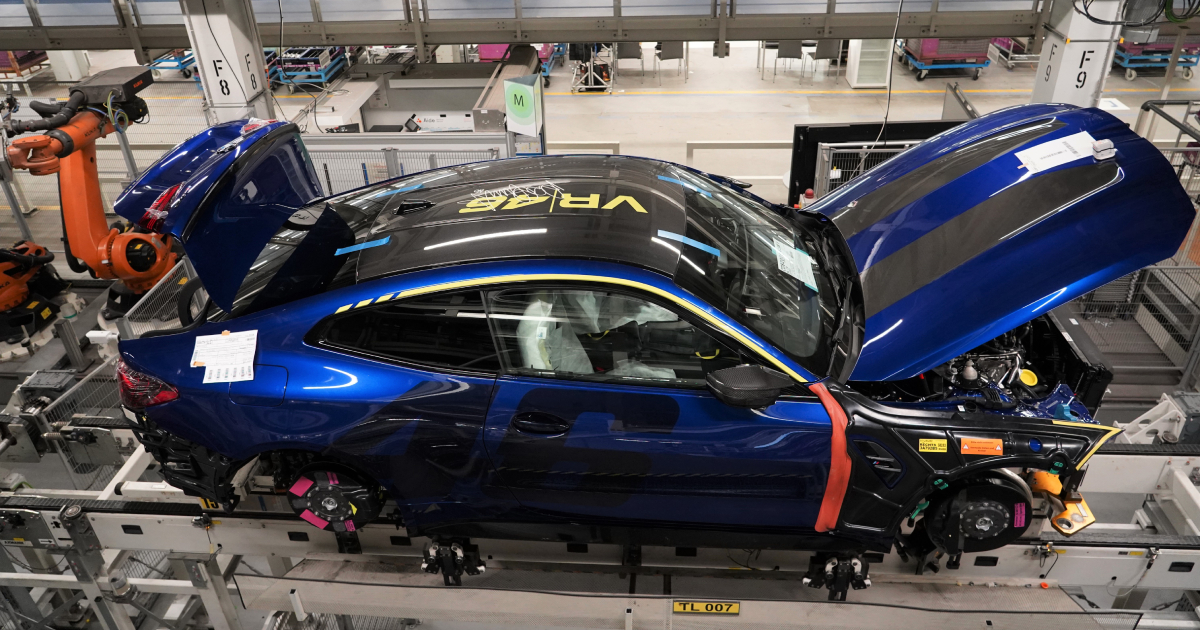BMW M4 CS Edition VR46 en arrière-plan