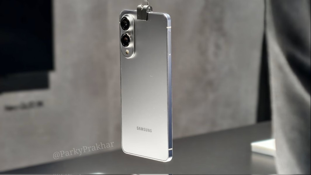 Real Galaxy S25 Edge smartphone