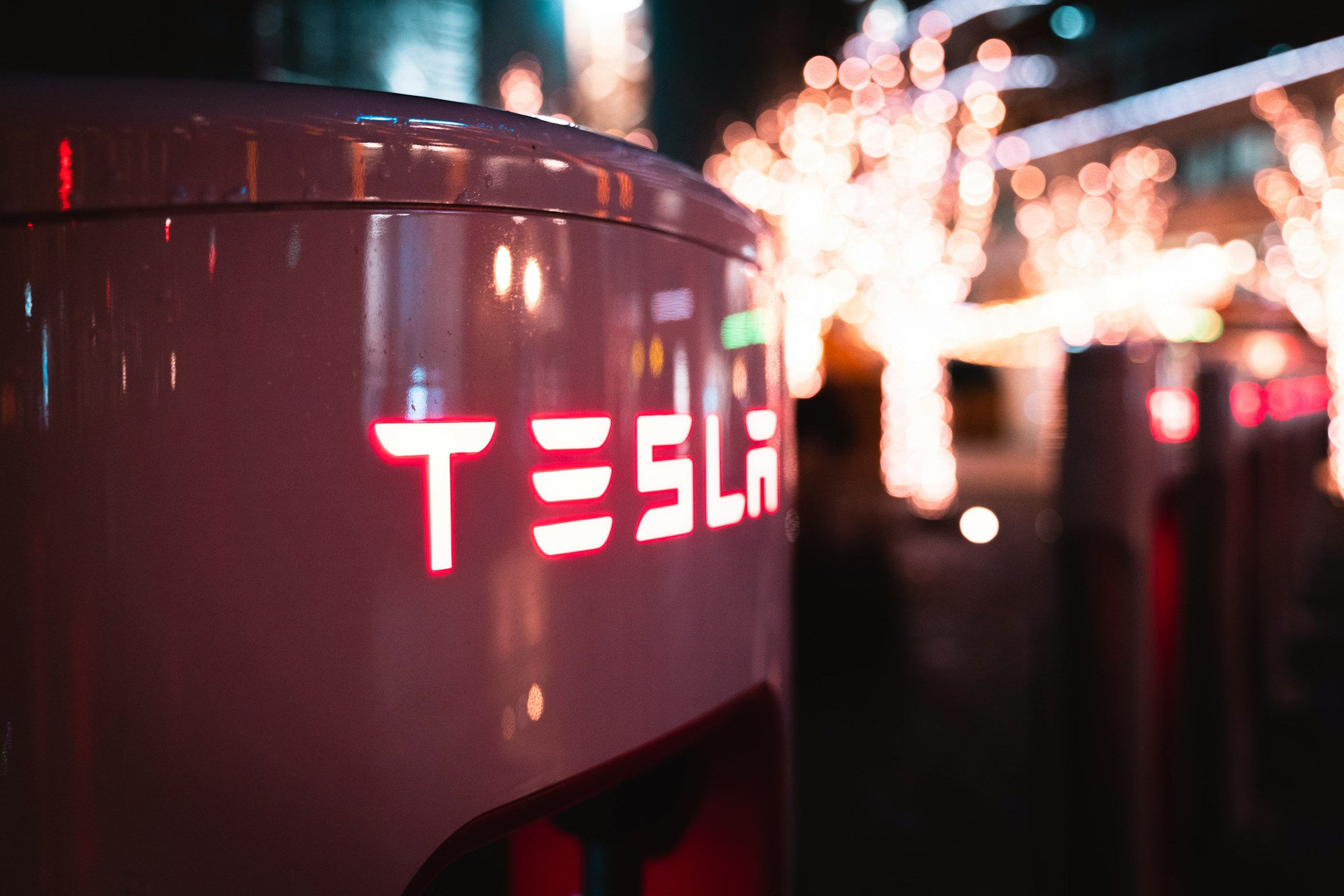 Tesla engages Apple in litigation over fatal autopilot accident