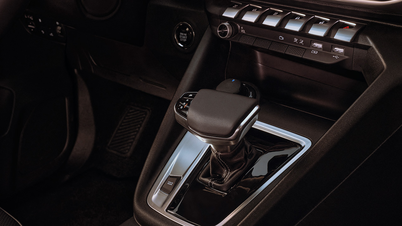 Updated Peugeot Landtrek pick-up truck - dashboard