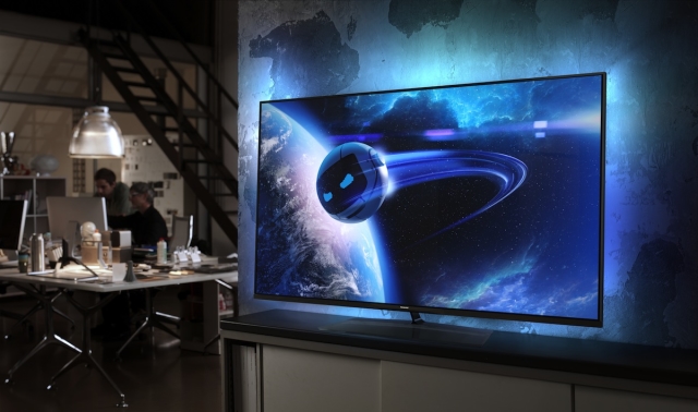 Тонкий 60-дюймовый телевизор Philips Elevation с четырехсторонней подсветкой Ambilight XL