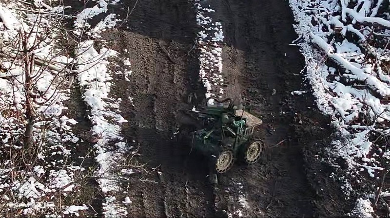 Véhicule terrestre sans pilote en action