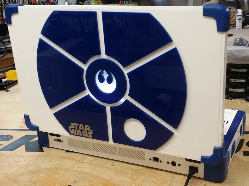 Sony PlayStation 4 в виде ноутбука с оформлением R2-D2 (видео)-2