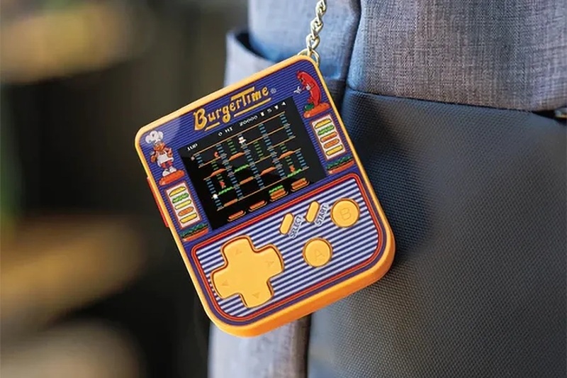 Examples of games on Super Micro Keychain Gamer