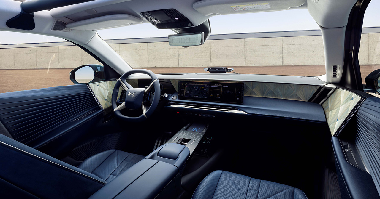 Intérieur de la voiture présidentielle DS N°8 Précidentiel