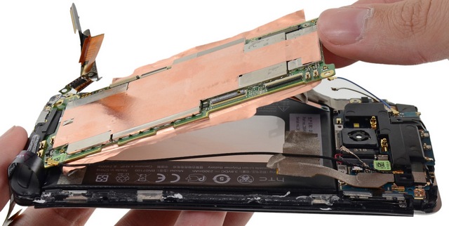 В iFixit разобрали HTC One и назвали его самым неремонтопригодным смартфоном-5