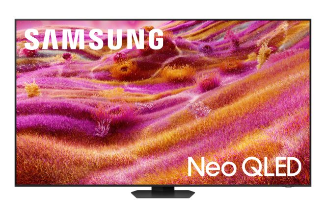 Вид спереди телевизора Samsung QN900F