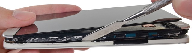 В iFixit разобрали HTC One и назвали его самым неремонтопригодным смартфоном-3