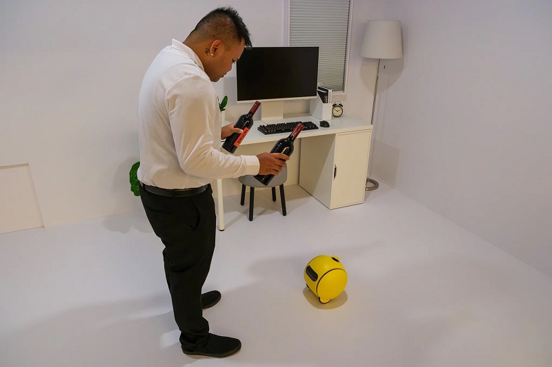 Ballie assistant robot avec projecteur