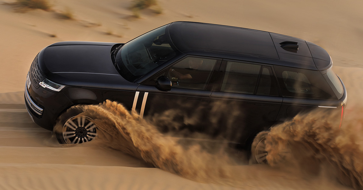 Прототипы Range Rover Electric проходят испытания в пустынях ОАЭ при температуре выше 50 °C
