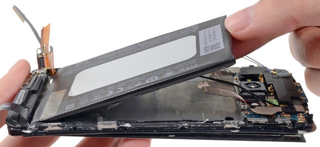 В iFixit разобрали HTC One и назвали его самым неремонтопригодным смартфоном-7