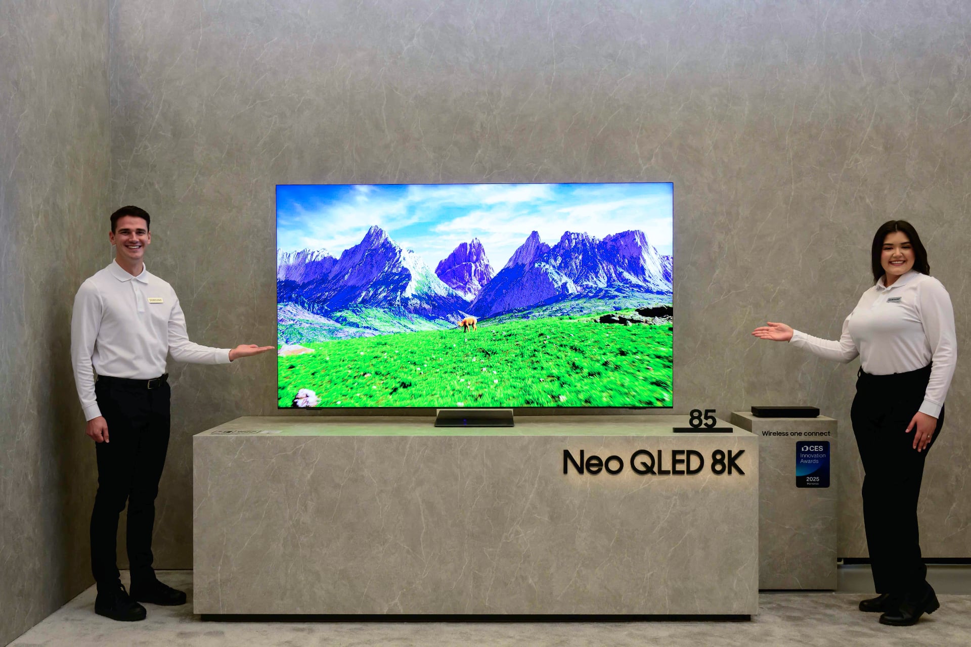 Samsung Neo QLED 8K 2025 TV avec une diagonale de 85 pouces.