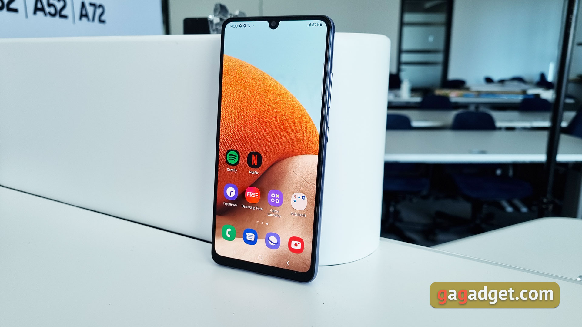 Смартфоны Samsung Galaxy A72, A52 и A32 своими глазами-25