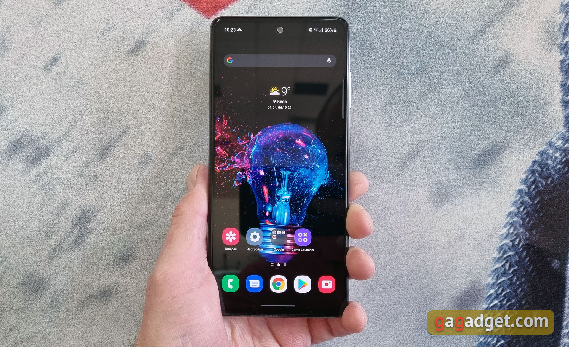 Samsung Galaxy A72 VS Galaxy A52 Review: Mid-Range Phones with Flagship Ambitions-3