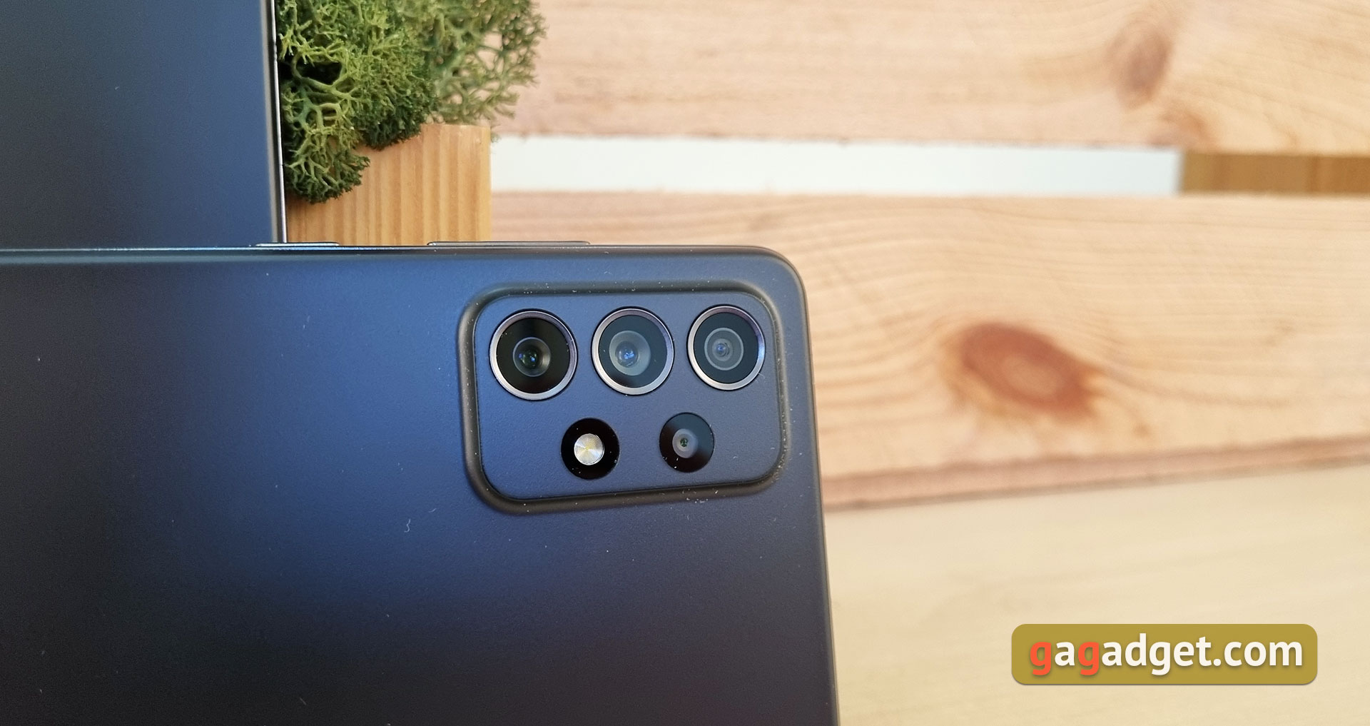 Samsung Galaxy A72 VS Galaxy A52 Review: Mid-Range Phones with Flagship Ambitions-385