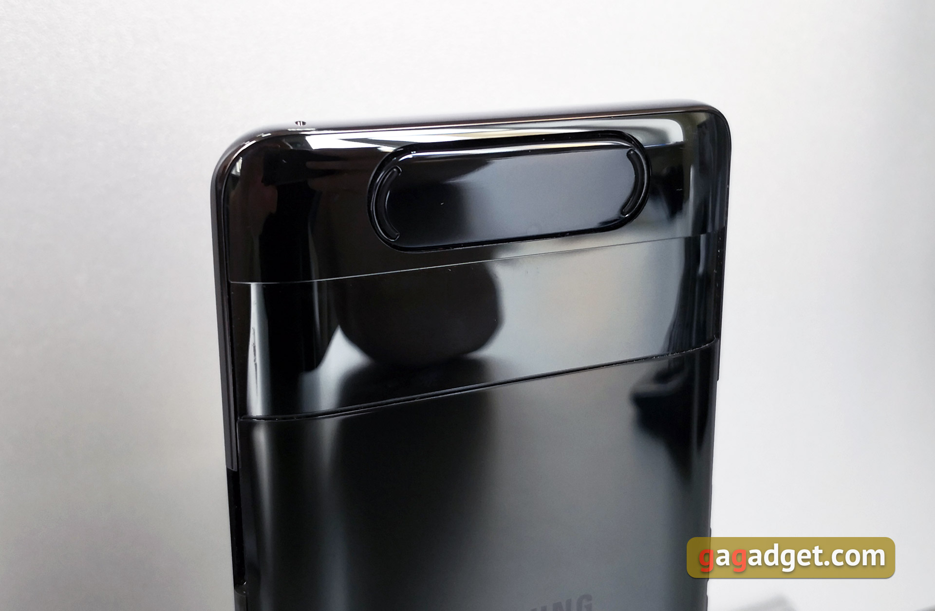 Обзор Samsung Galaxy A80: смартфон-эксперимент с поворотной камерой и огромным дисплеем-5