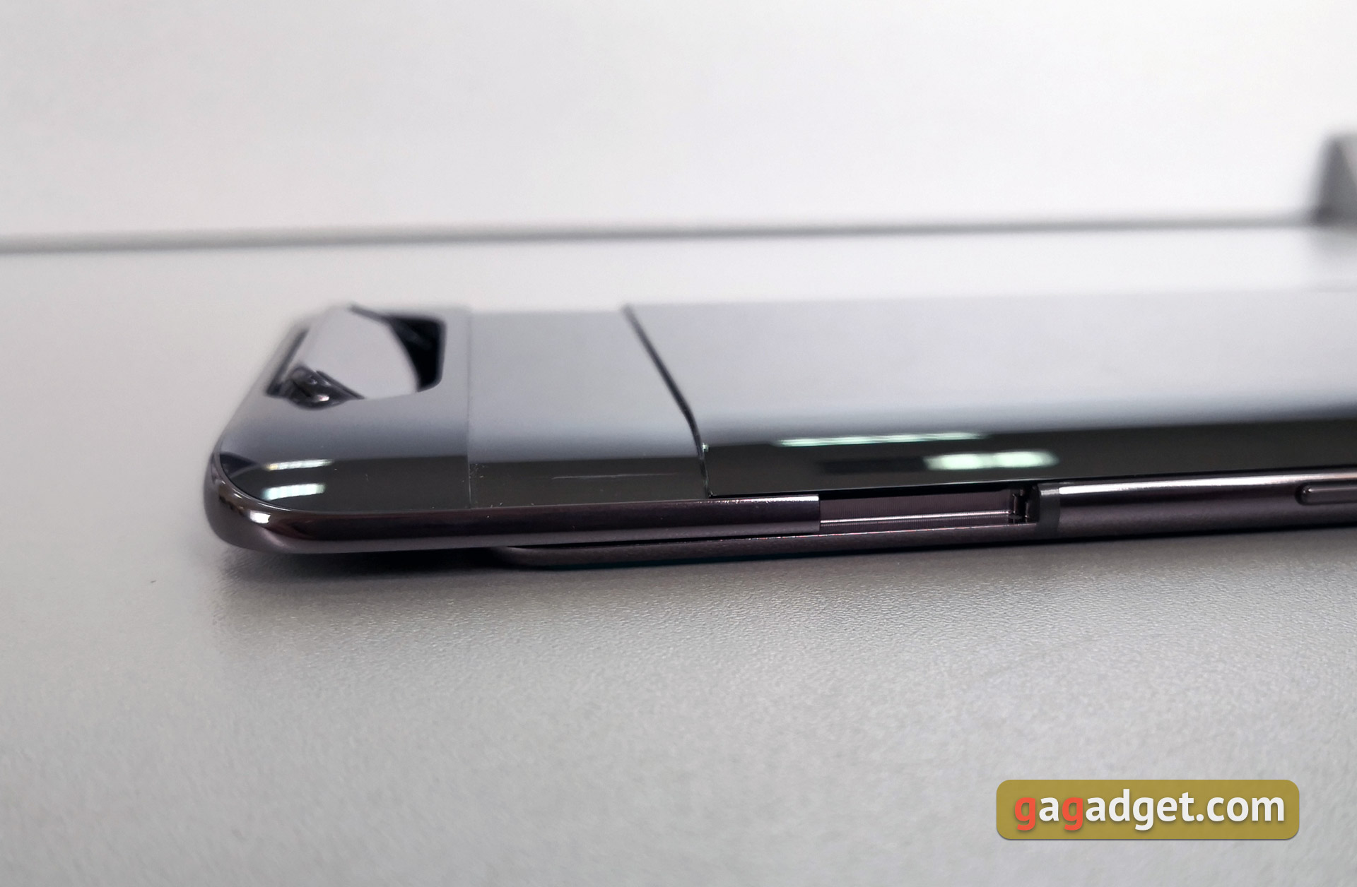 Обзор Samsung Galaxy A80: смартфон-эксперимент с поворотной камерой и огромным дисплеем-6