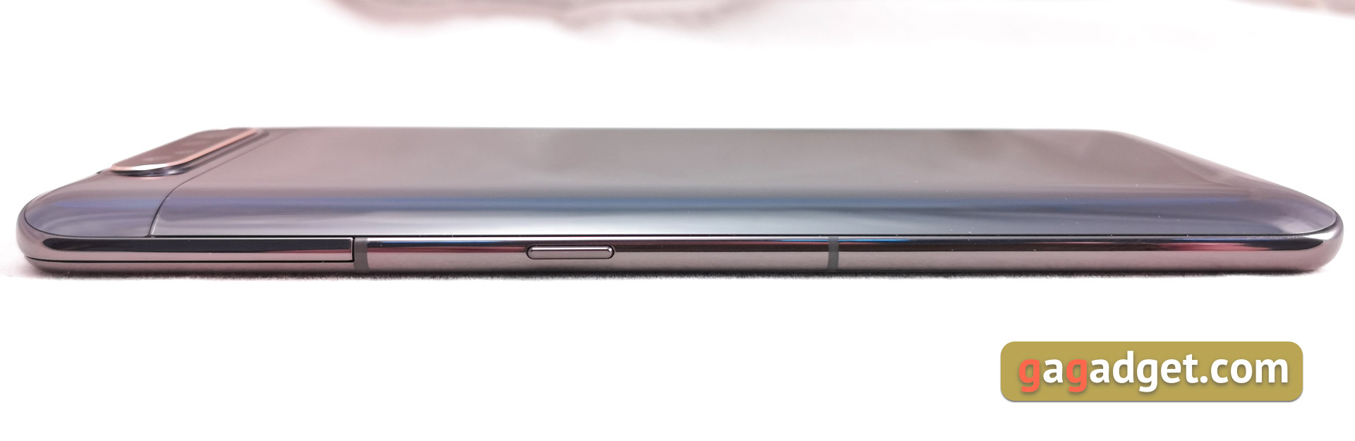 Обзор Samsung Galaxy A80: смартфон-эксперимент с поворотной камерой и огромным дисплеем-11