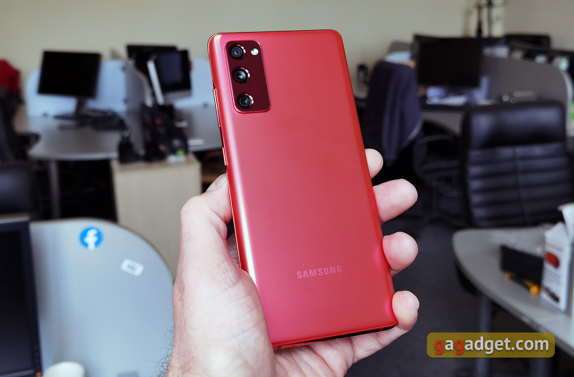 Обзор Samsung Galaxy S20 FE: фан-клубный флагман-10