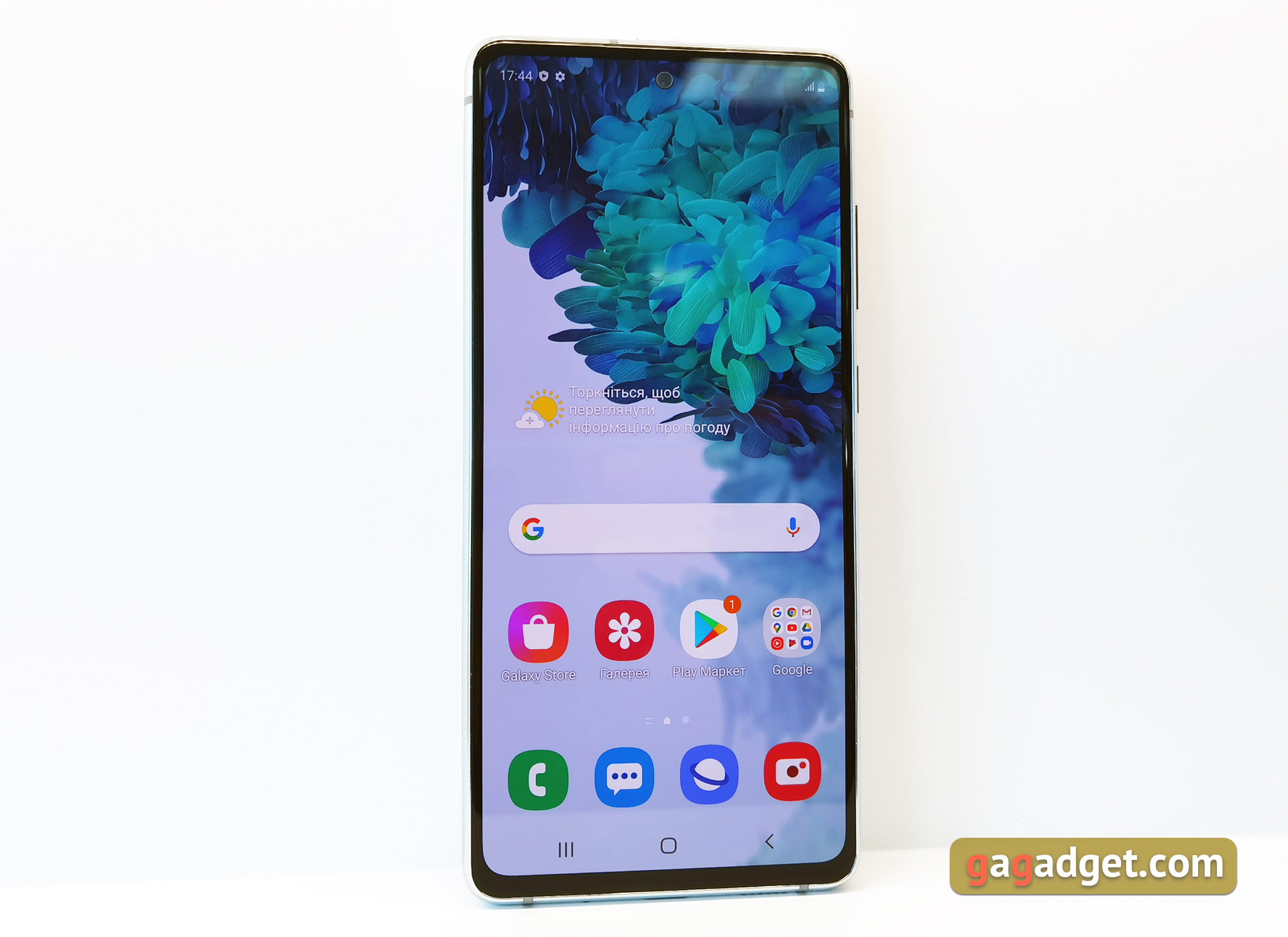 "Молодёжный" флагман Samsung Galaxy S20 FE своими глазами-3
