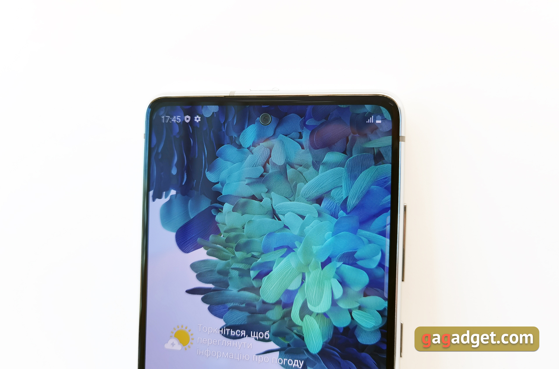 "Молодёжный" флагман Samsung Galaxy S20 FE своими глазами-4
