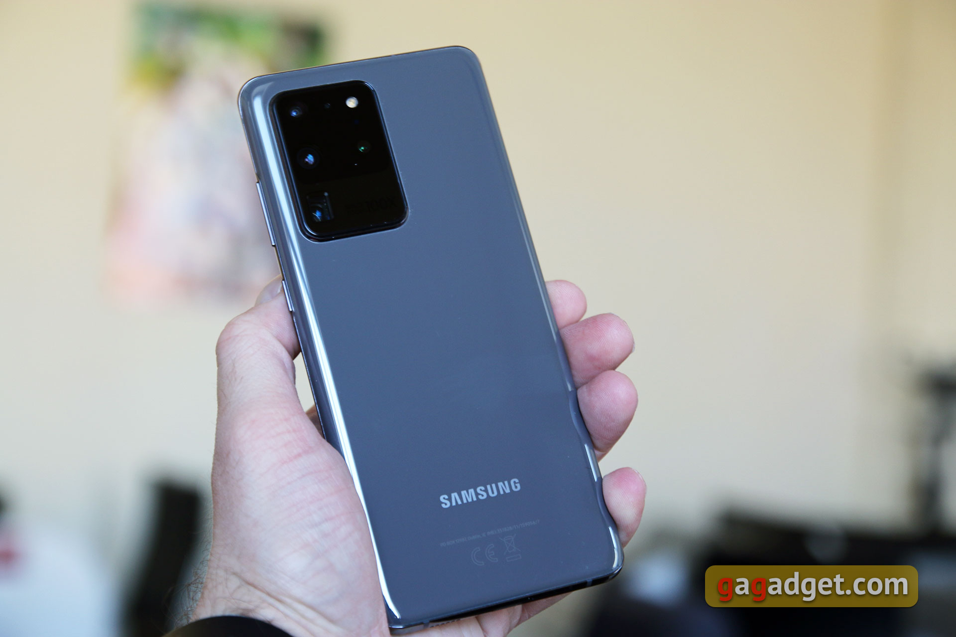 Обзор Samsung Galaxy S20 Ultra: флагман с огромным 120 Гц экраном и "космической" камерой-11