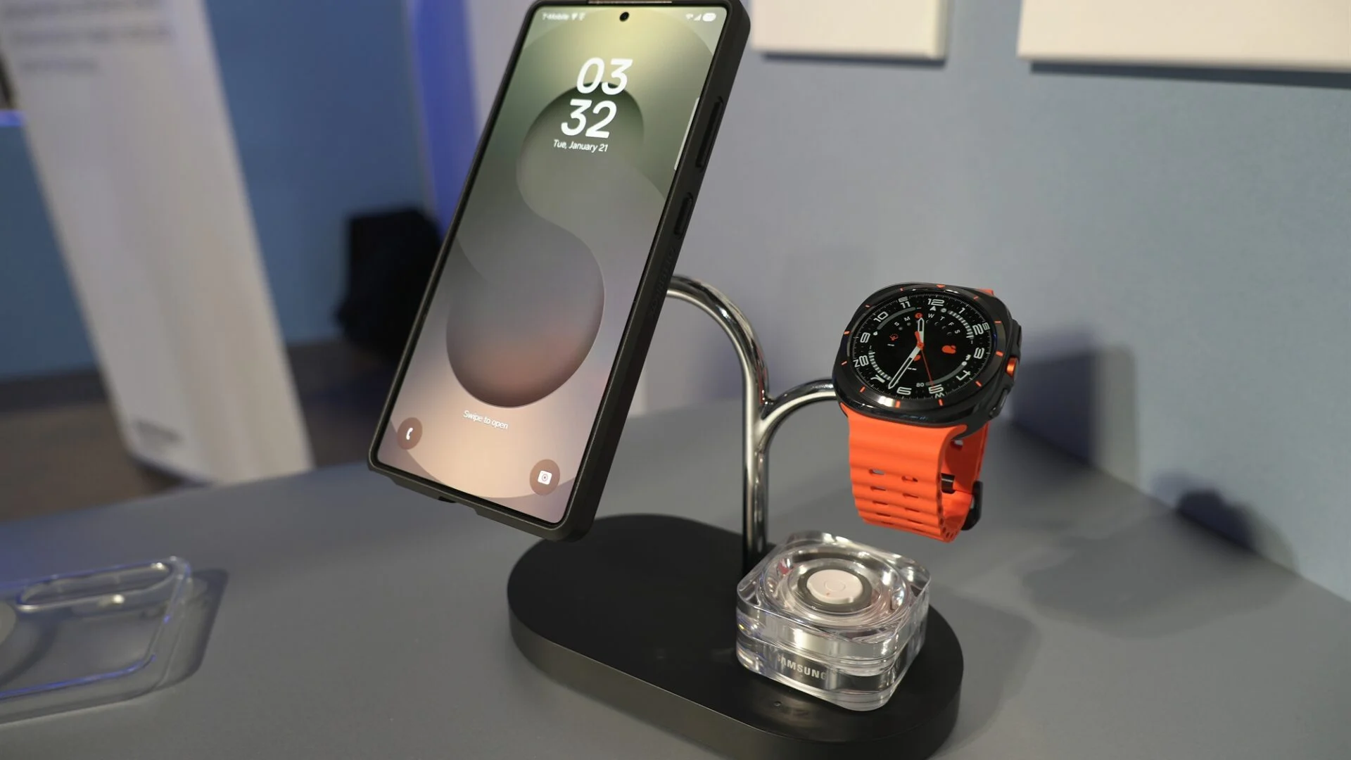 Samsung Galaxy S25 Ultra charger with Qi2 and Galaxy Ring