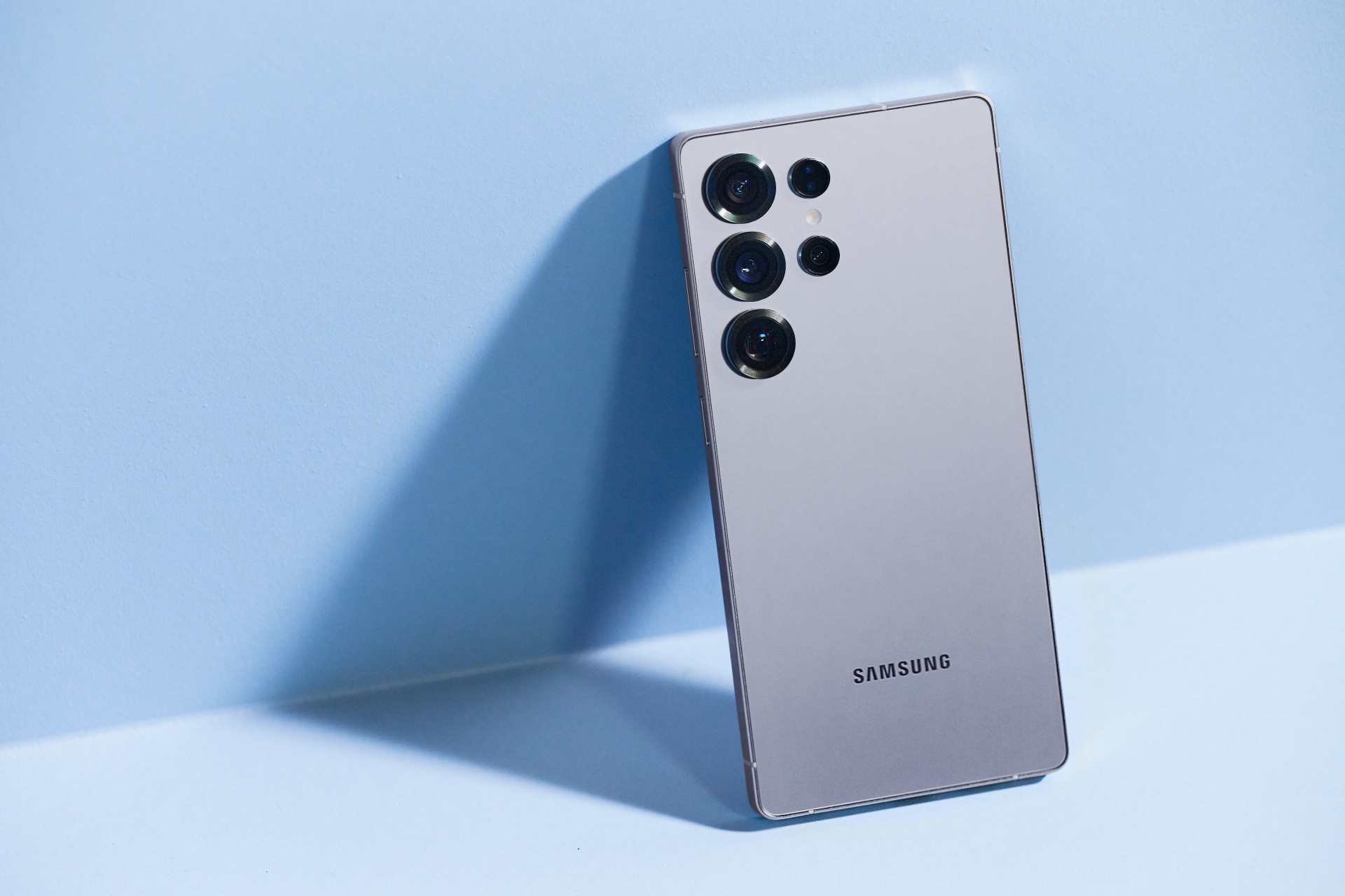 Samsung Galaxy S25 Ultra in Titanium Silver Blue colour