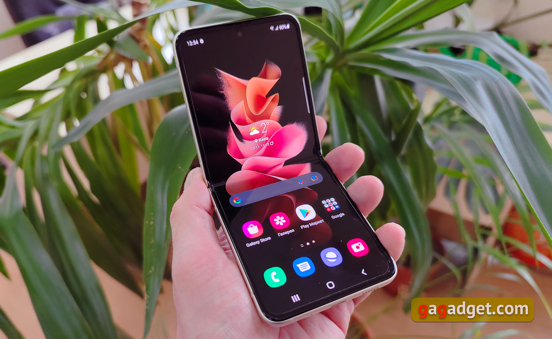 Samsung Galaxy Z Flip3 review: best foldable smartphone of the year