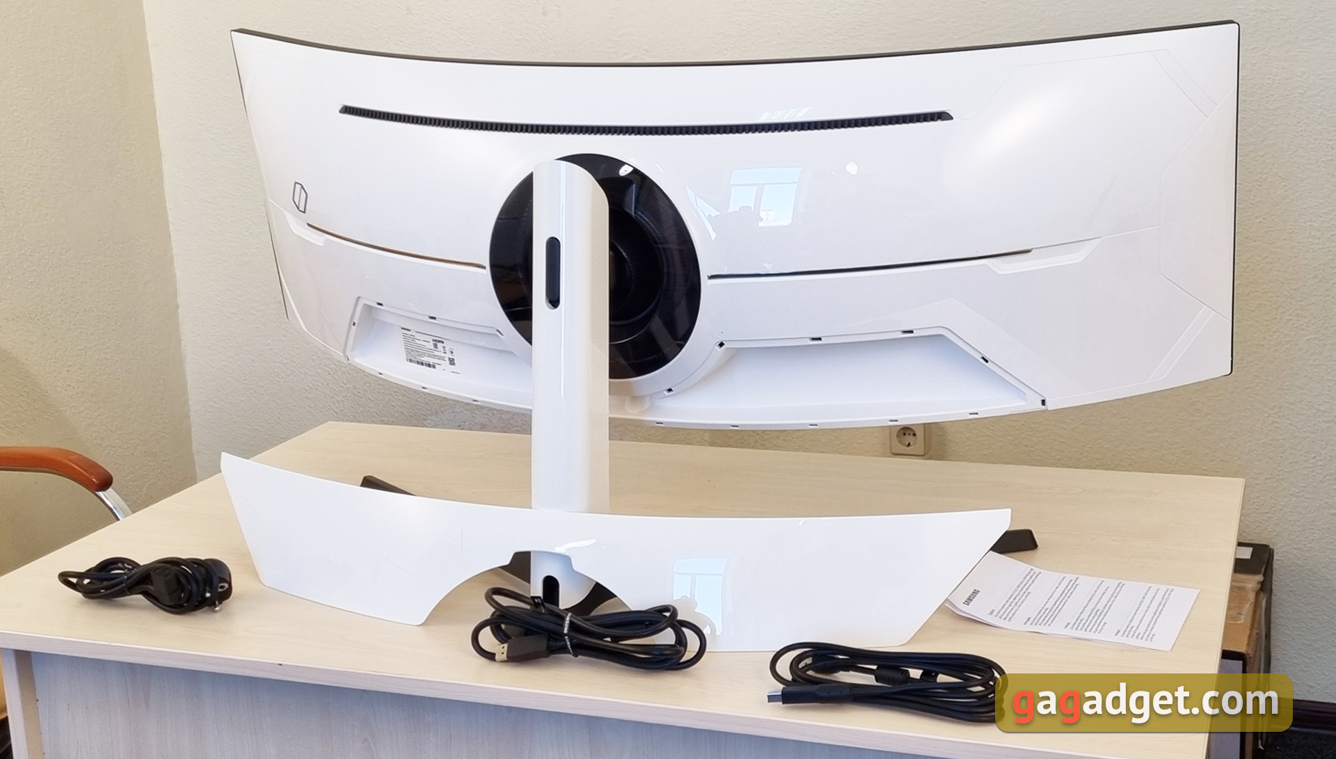 Обзор Samsung Odyssey G9: первый в мире геймерский монитор с радиусом изгиба 1 метр-4