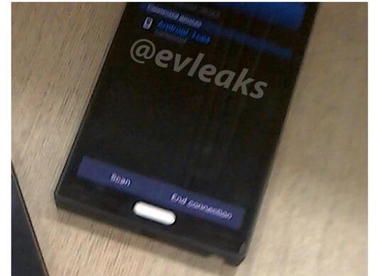 Шпионское фото: новый дизайн смартфонов Samsung?