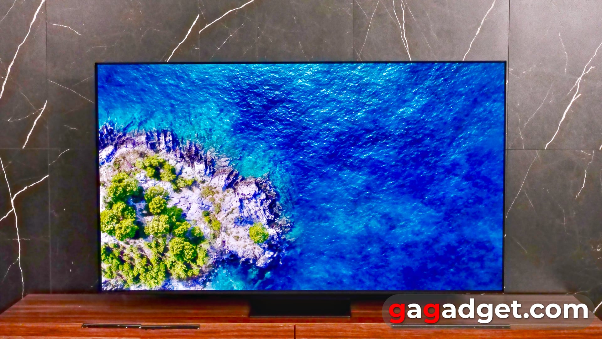 Samsung S95C в інтер'єрі