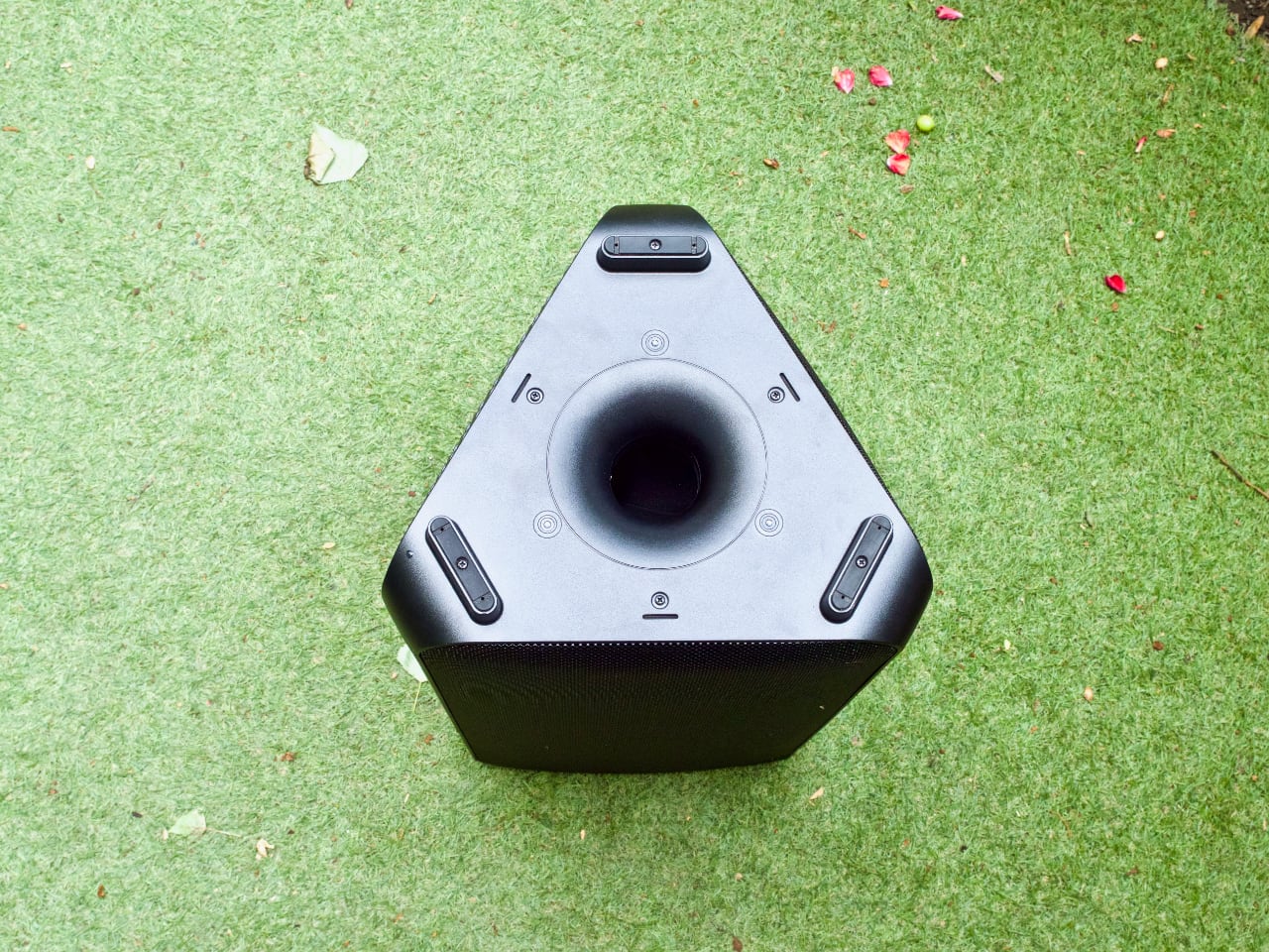Король вайбу: огляд надпотужної акустичної колонки Samsung Sound Tower MX-ST50B зі вбудованим акумулятором та світлодіодною підсвіткою-30