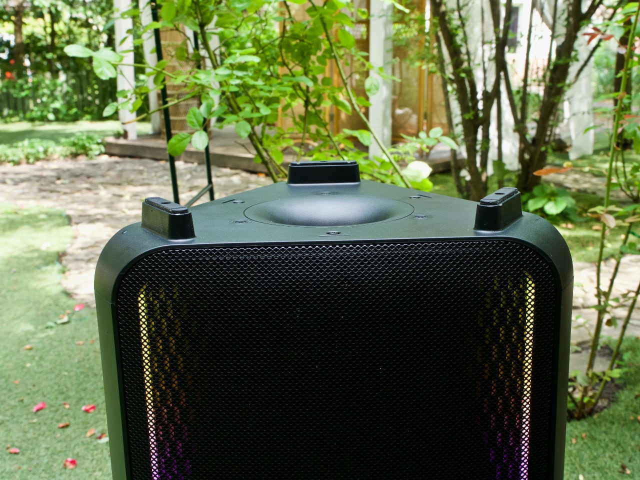 Король вайбу: огляд надпотужної акустичної колонки Samsung Sound Tower MX-ST50B зі вбудованим акумулятором та світлодіодною підсвіткою-31