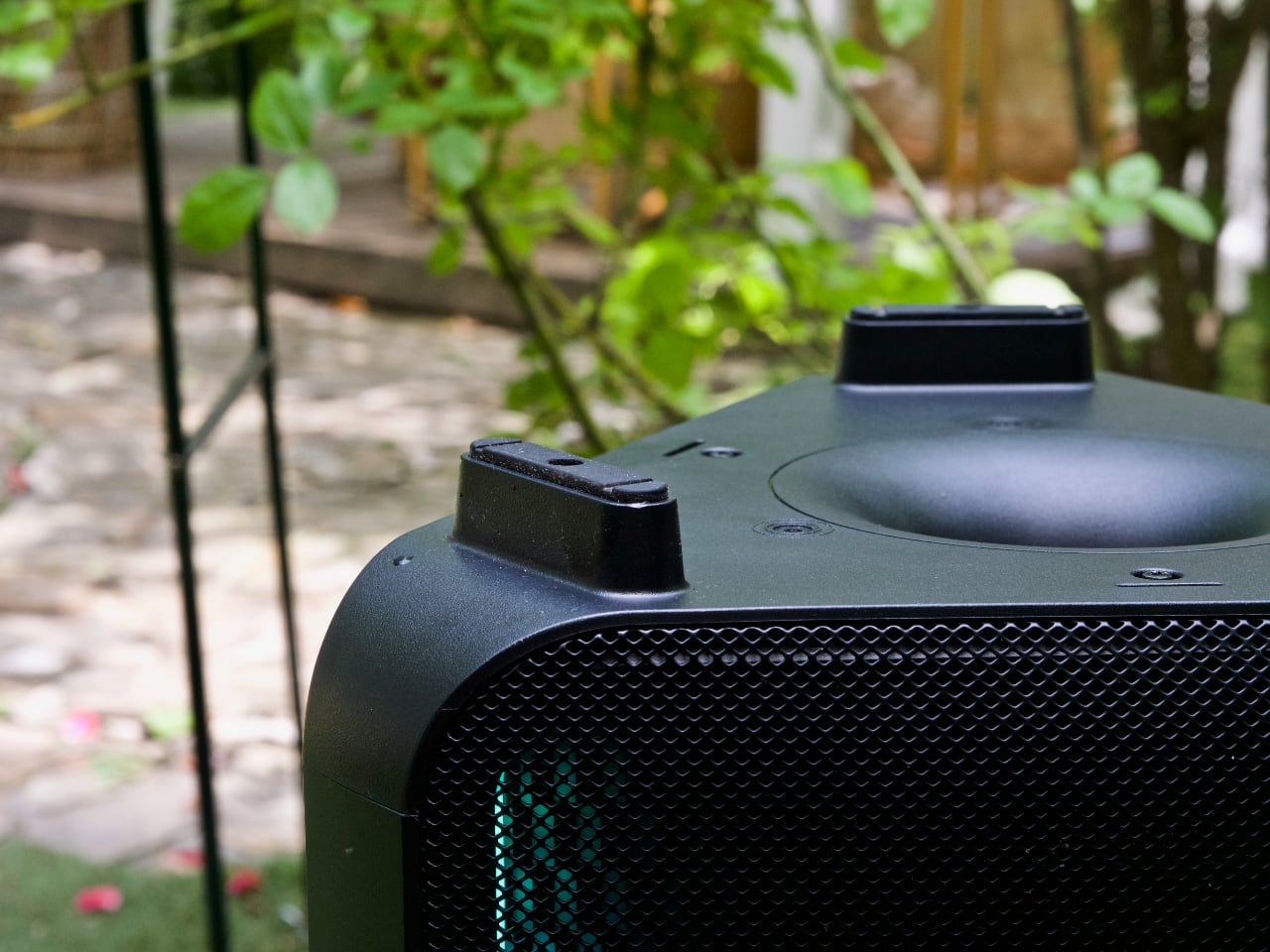 Король вайбу: огляд надпотужної акустичної колонки Samsung Sound Tower MX-ST50B зі вбудованим акумулятором та світлодіодною підсвіткою-32
