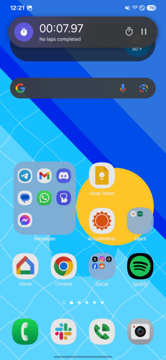 Скриншот домашнего экрана One UI