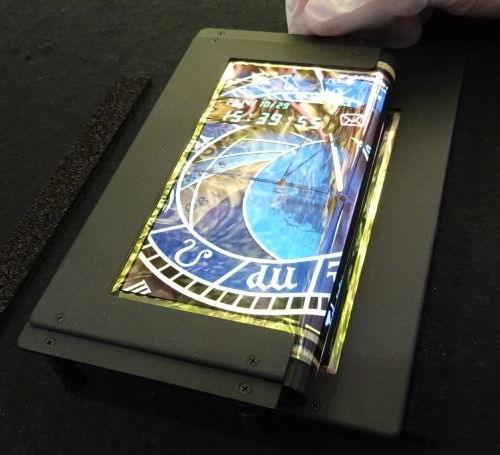 Создан 8.7-дюймовый складной сенсорный OLED-дисплей с разрешением FullHD-3