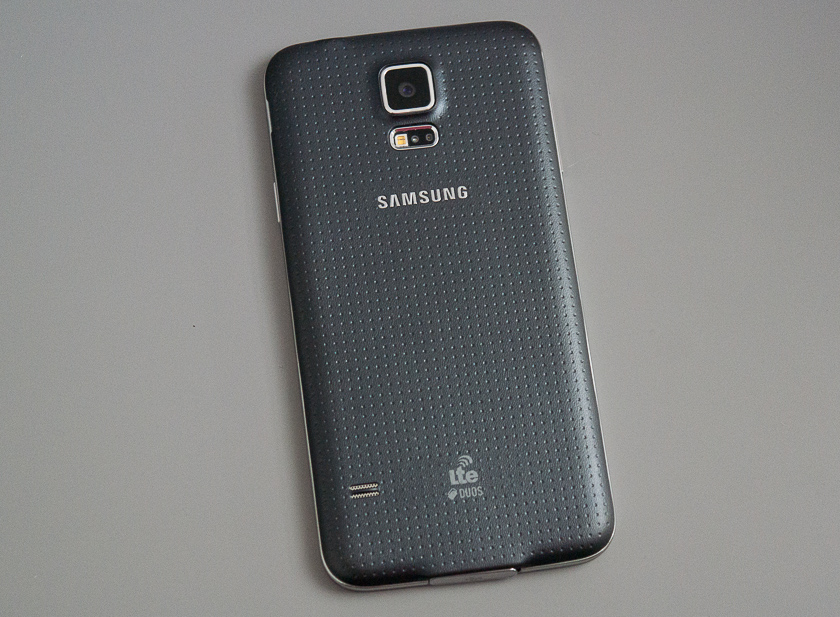 Знакомые всё лица. Пара слов о Samsung Galaxy S5 Duos-2