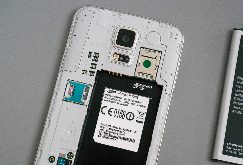 Знакомые всё лица. Пара слов о Samsung Galaxy S5 Duos-3