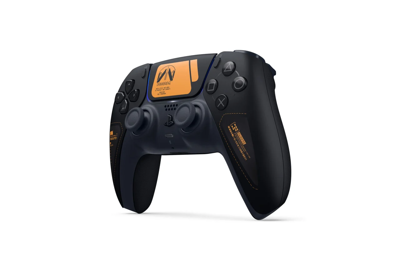 Manette DualSense avec le logo DrawBridge