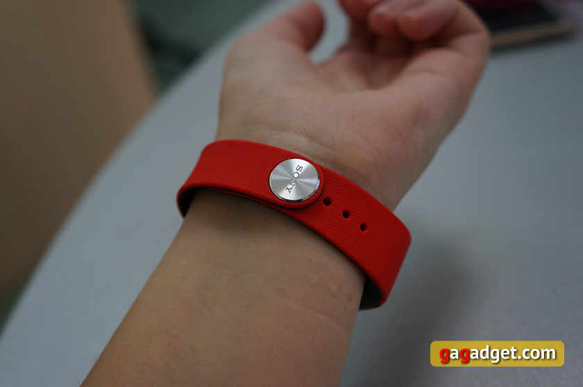 Швец и жнец: обзор Sony SmartBand Talk (SWR30)-7